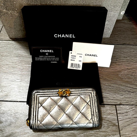 ❤️🎉 HOST PICK💘‼️ CHANEL Boy Zip Around CC Compact Wallet in Crackled Gunmetal - Picture 3 of 7